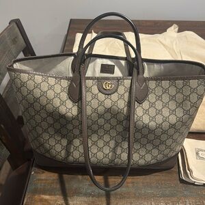 Gucci Ophidia bag and wallets comes with bags and the authenticity receipt.